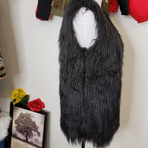 NEW Boutique Faux Fur Vest Black - Picture 4 of 15